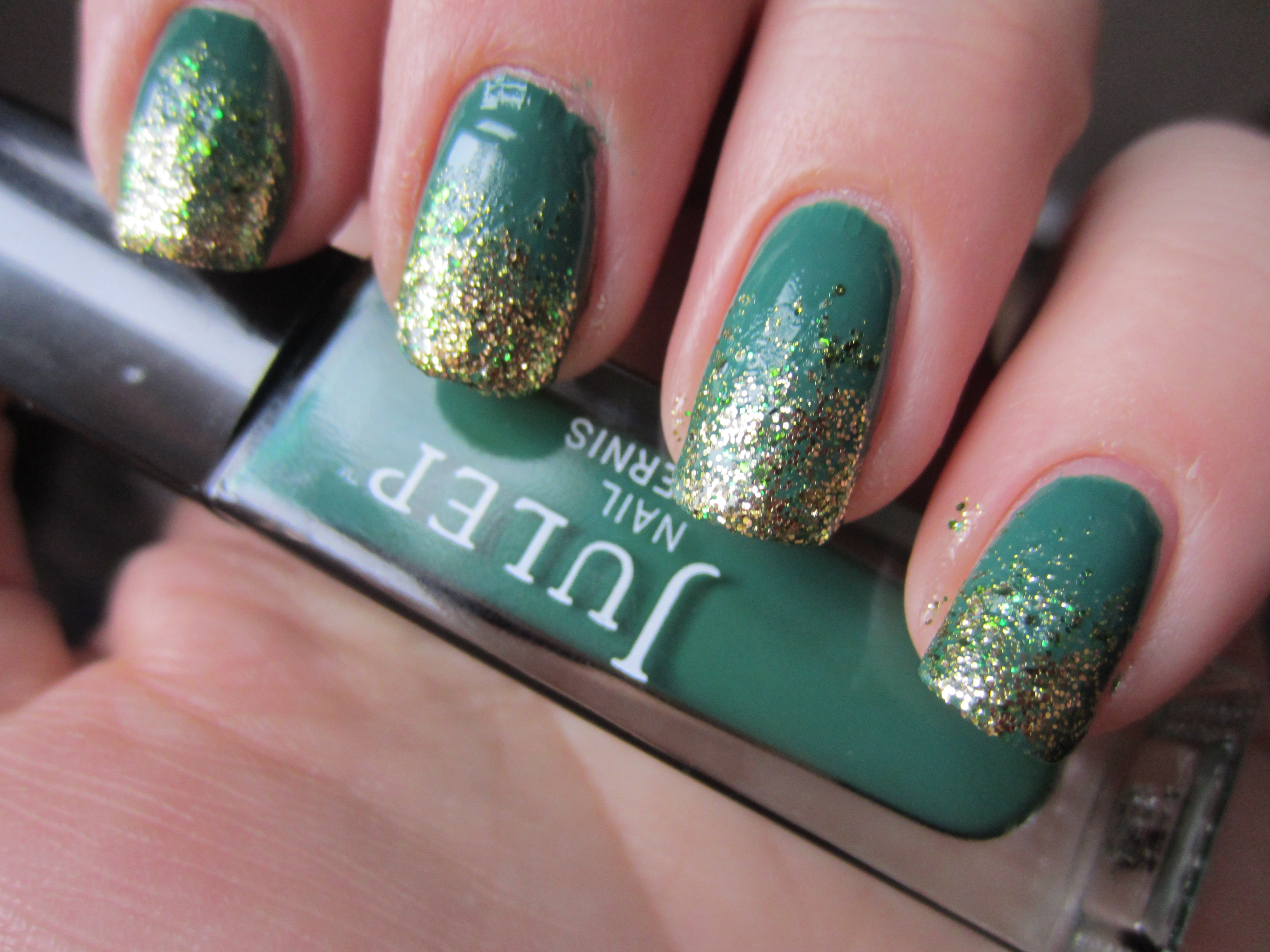 How To: Glitter Ombre Nails! 